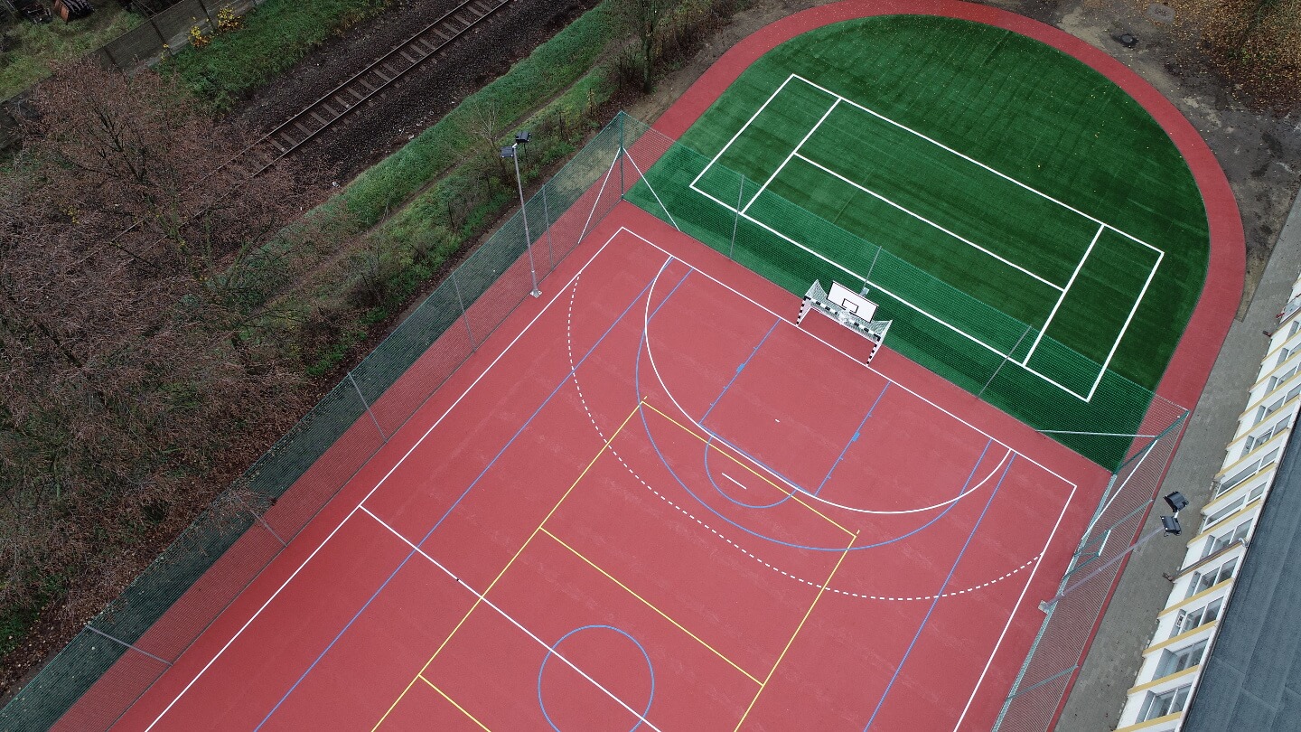 Egyedi sportudvar a debreceni Szent Bazil Középiskolában